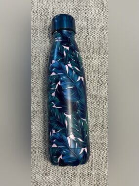 MANNA 17 oz Vogue-Pink Palm With Screw On Lid Cold Beverage Bottle